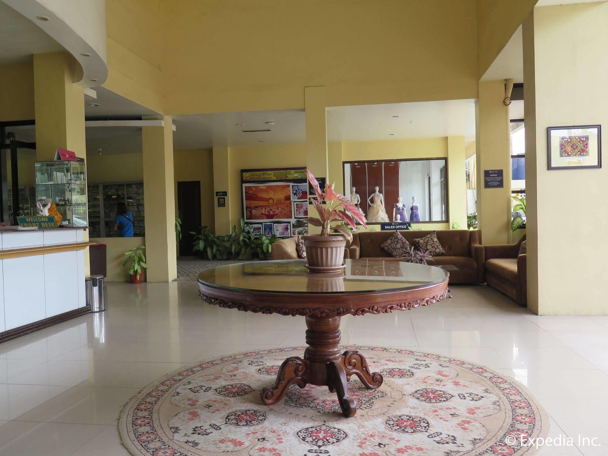 Oyo 197 Sunny Point Hotel Davao City Esterno foto