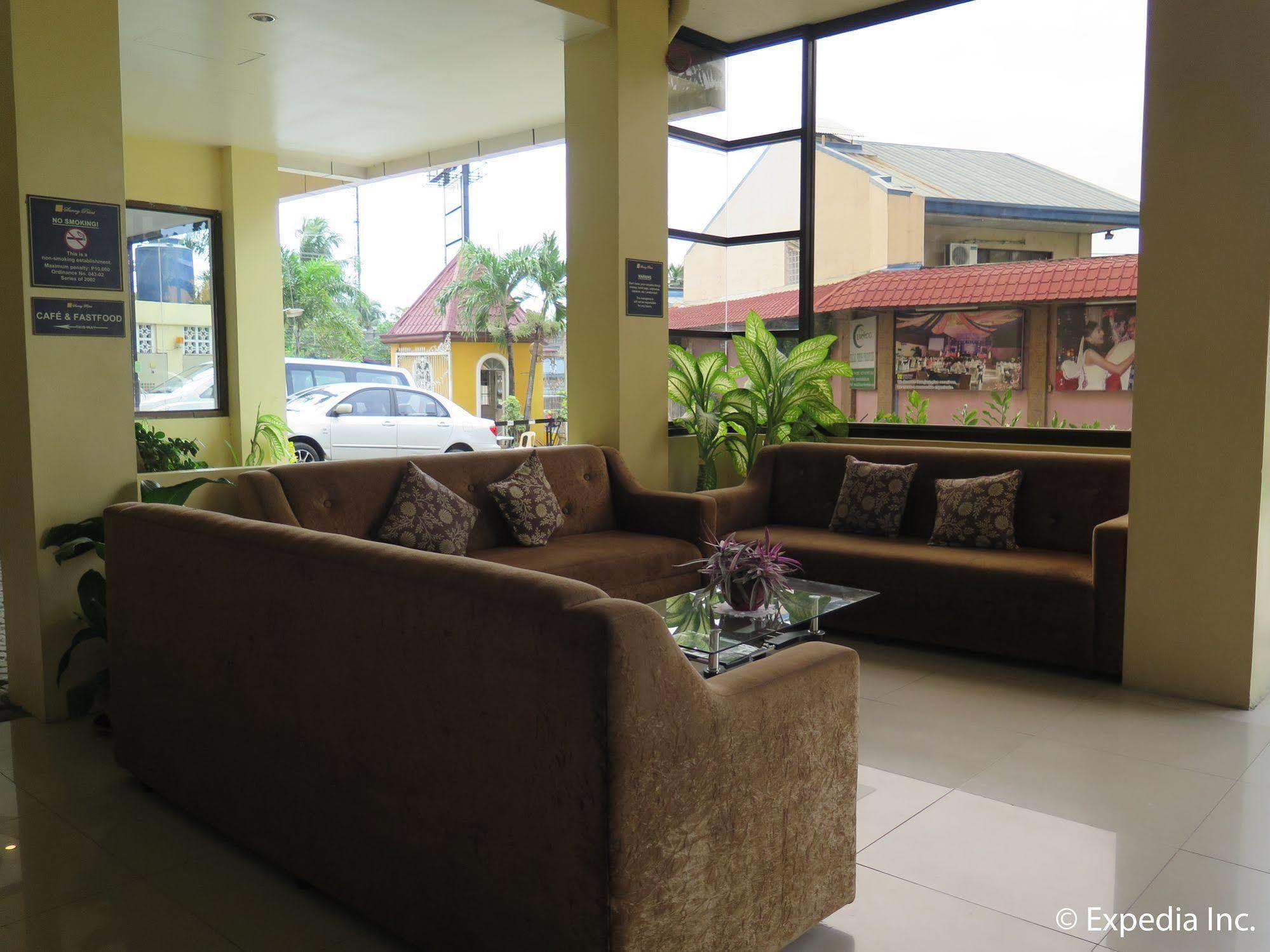 Oyo 197 Sunny Point Hotel Davao City Esterno foto