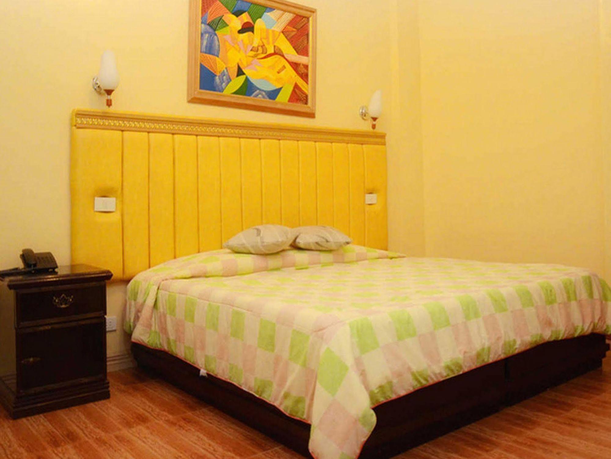 Oyo 197 Sunny Point Hotel Davao City Esterno foto
