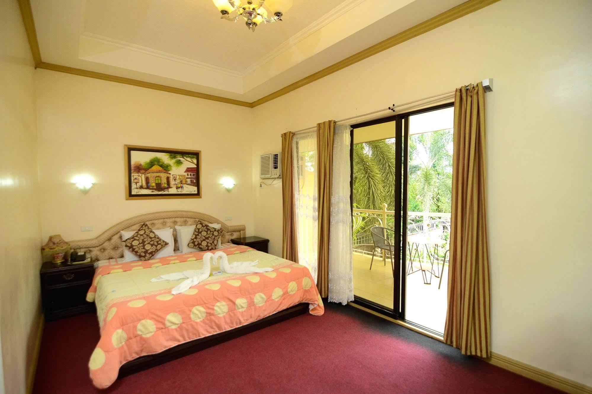 Oyo 197 Sunny Point Hotel Davao City Esterno foto