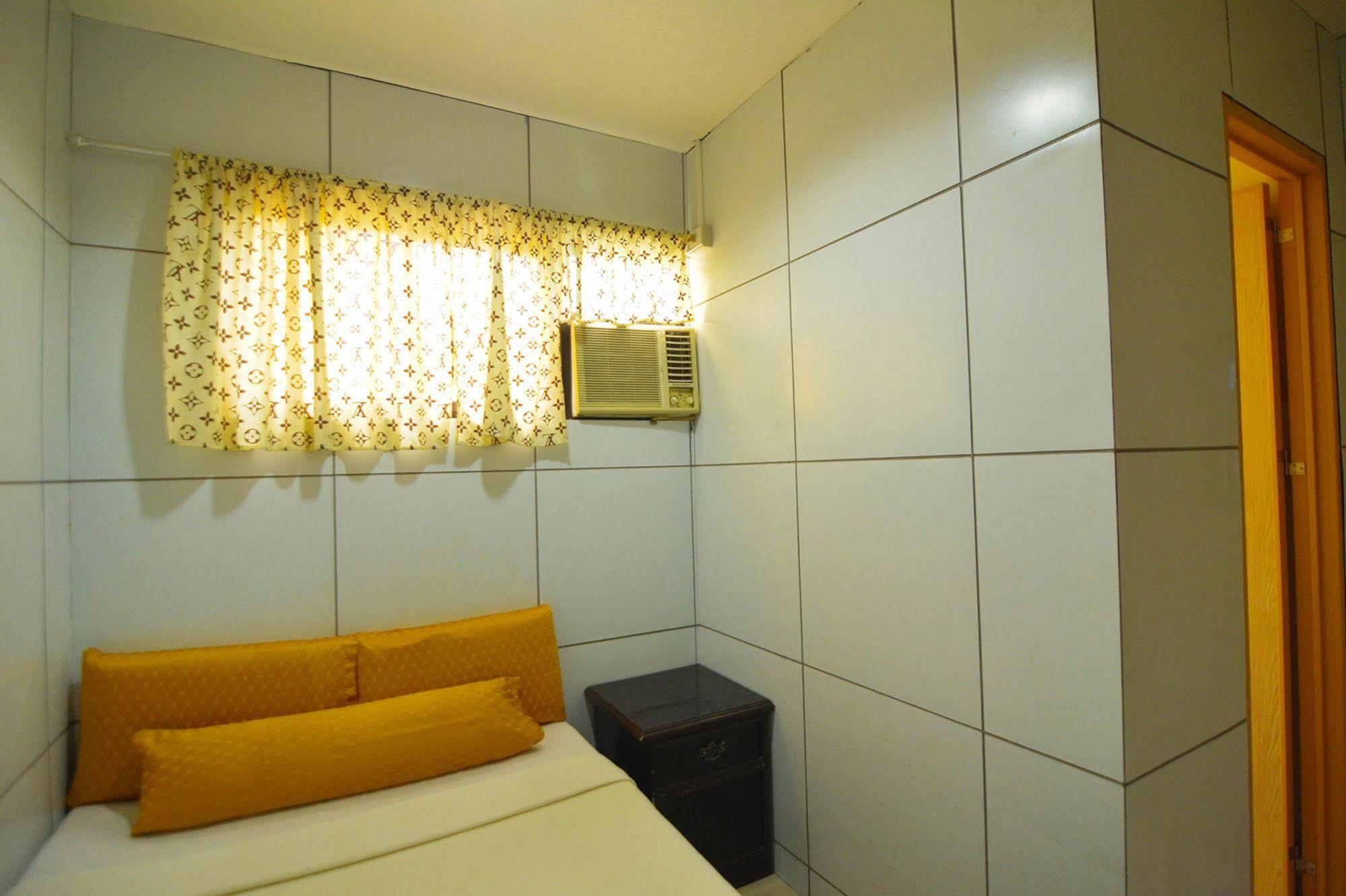Oyo 197 Sunny Point Hotel Davao City Esterno foto
