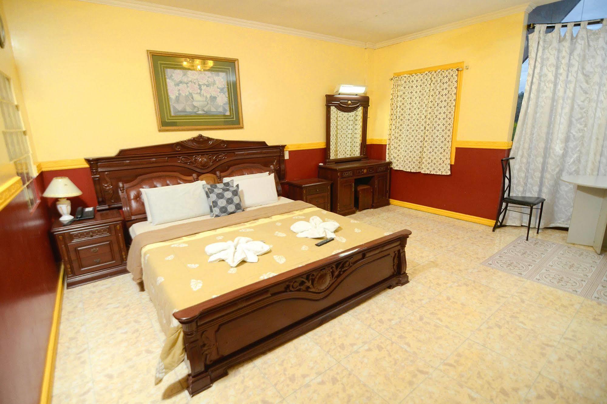Oyo 197 Sunny Point Hotel Davao City Esterno foto