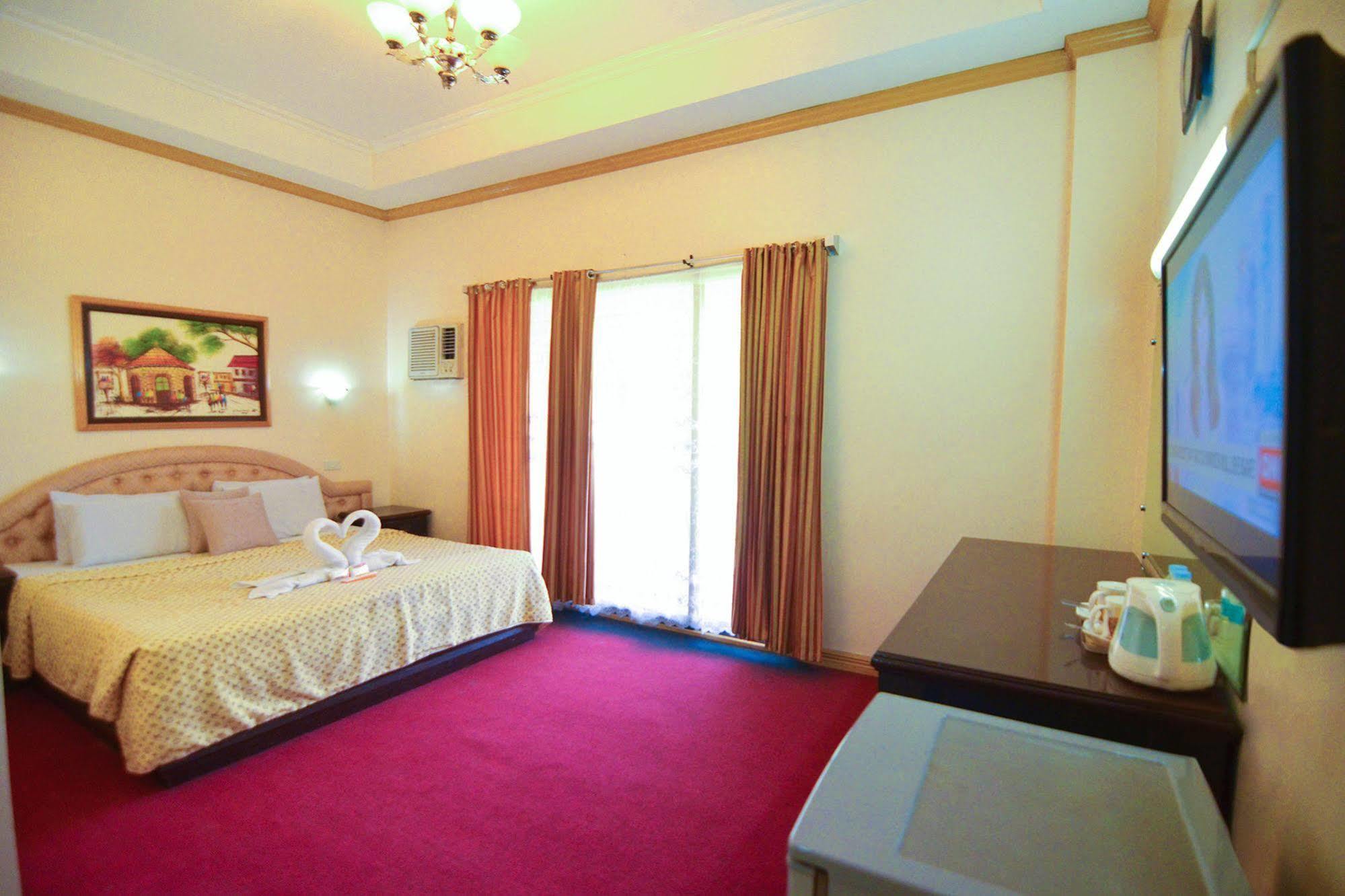 Oyo 197 Sunny Point Hotel Davao City Esterno foto