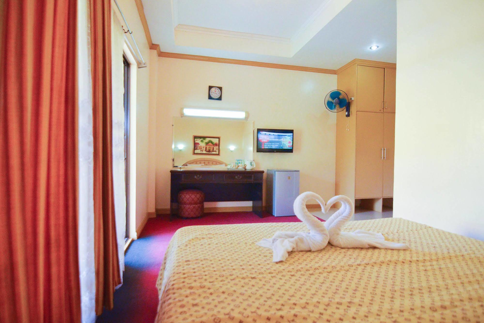 Oyo 197 Sunny Point Hotel Davao City Esterno foto
