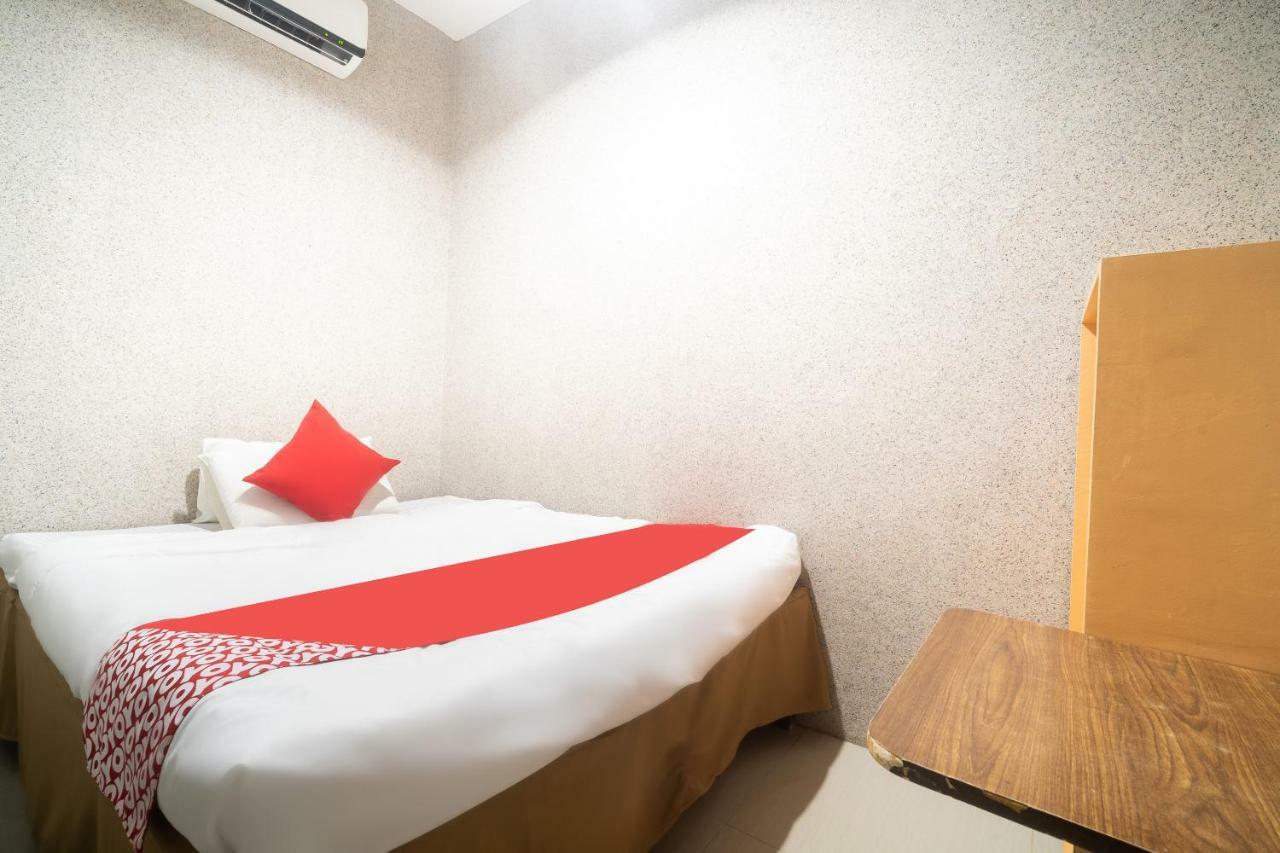 Oyo 197 Sunny Point Hotel Davao City Esterno foto
