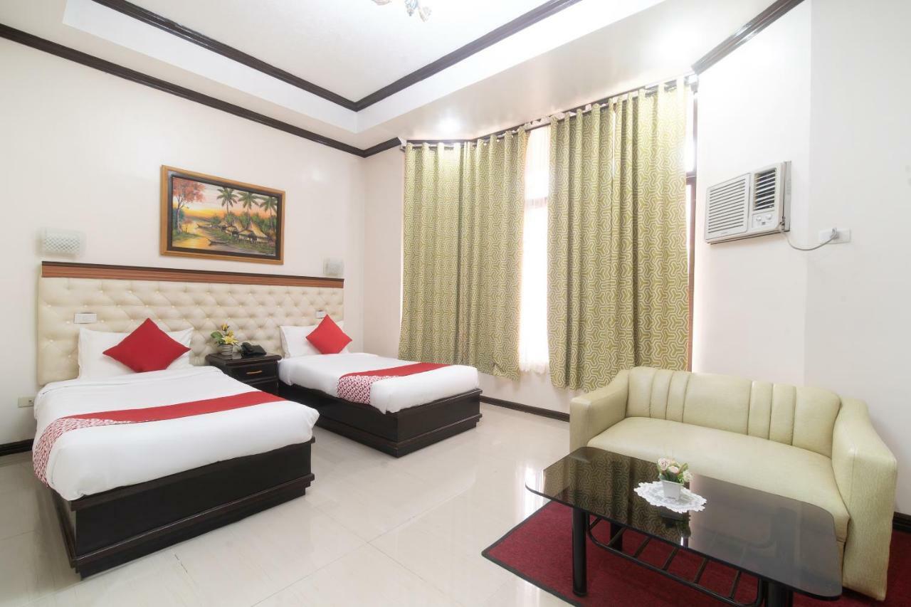 Oyo 197 Sunny Point Hotel Davao City Esterno foto